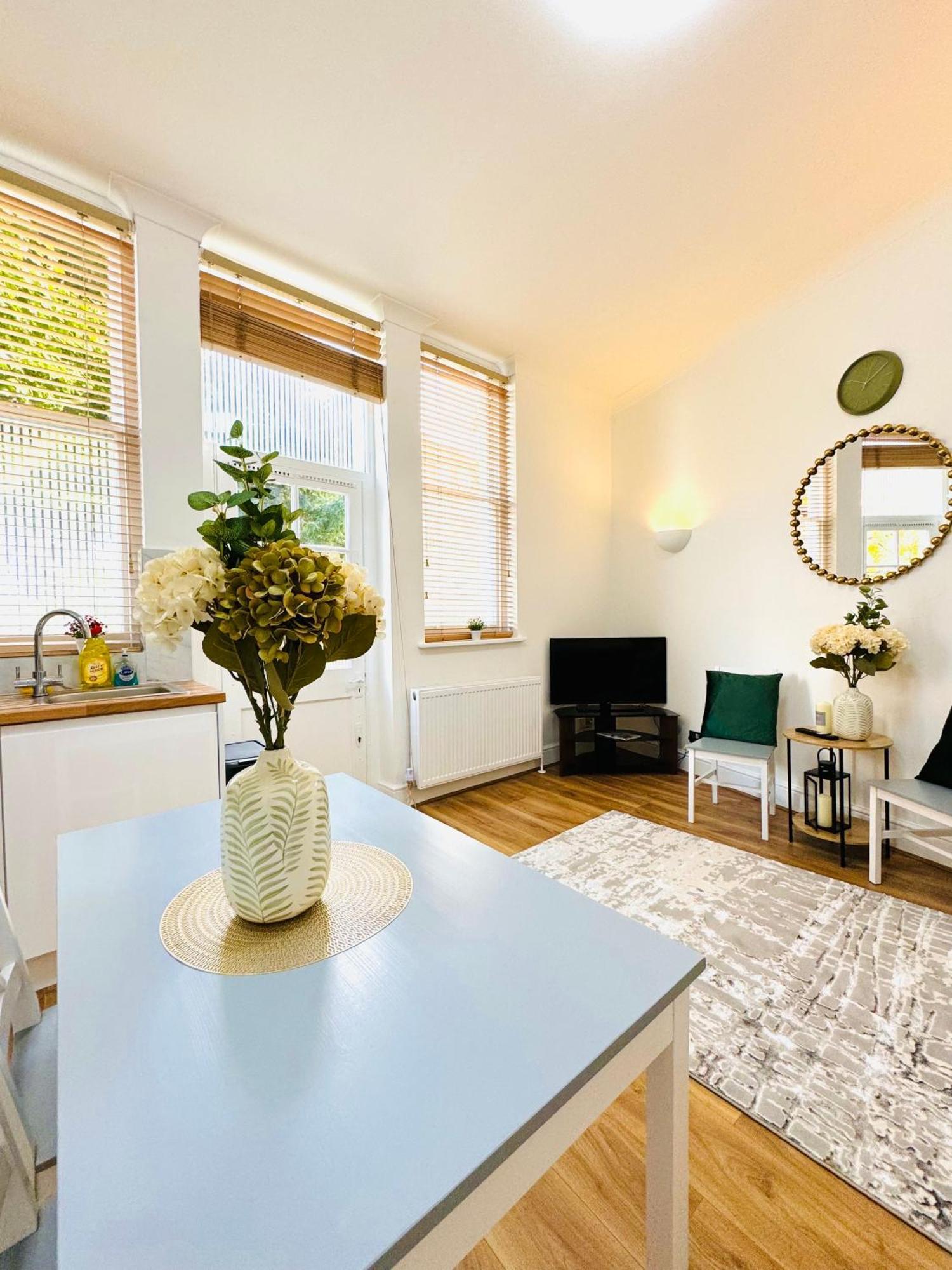 Beautiful 2Bedroom Flat In London St John מראה חיצוני תמונה